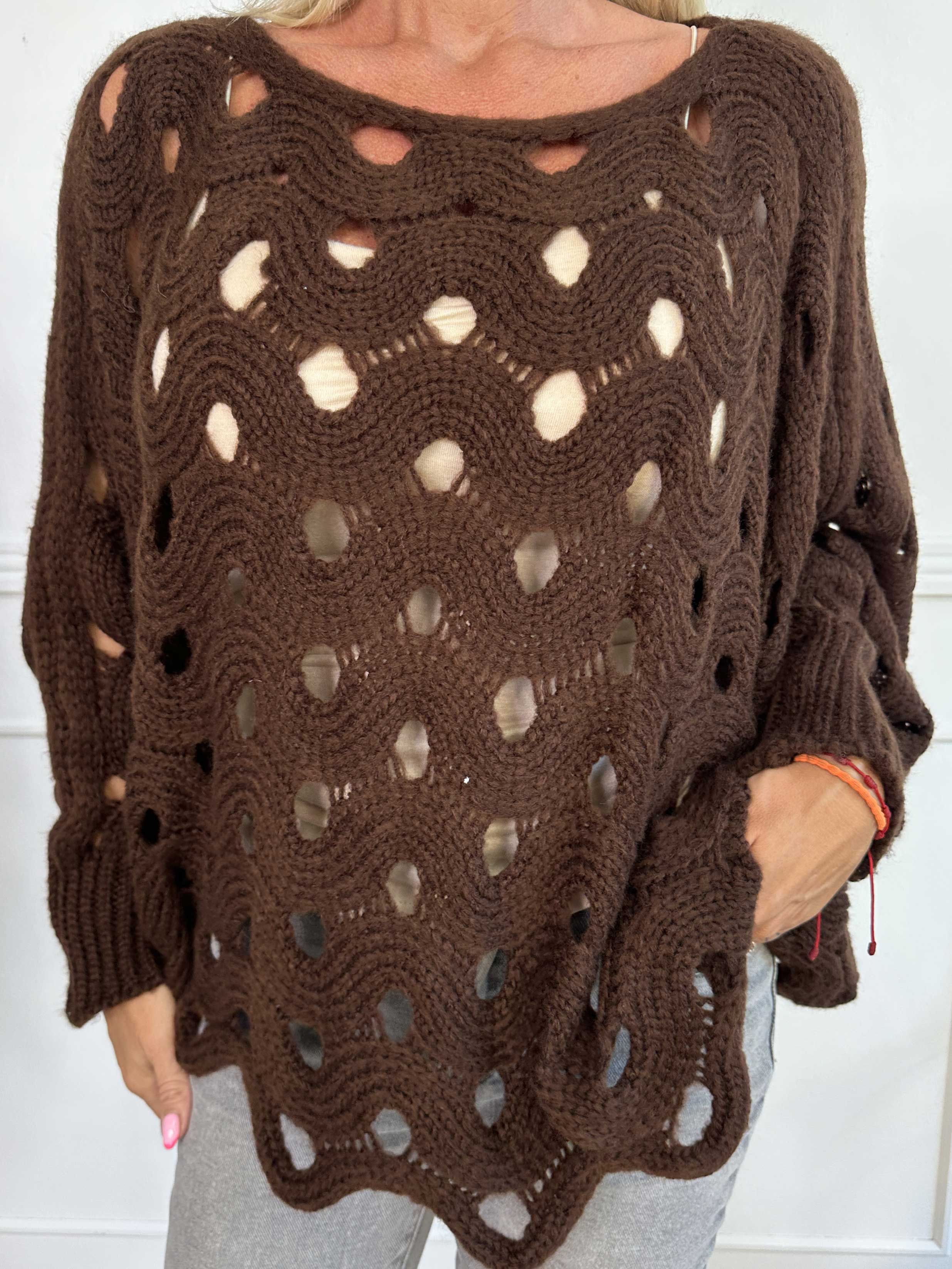 Pia - Hullet oversized strik med flagermus ærmer